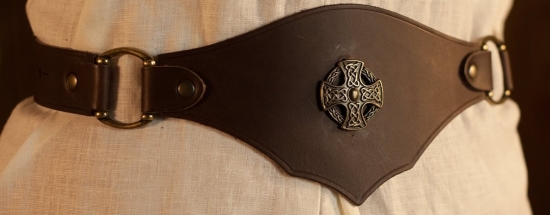 PERA PERIS Miedergrtel mit Zierniete Keltenkreuz - Farbe: dunkelbraun