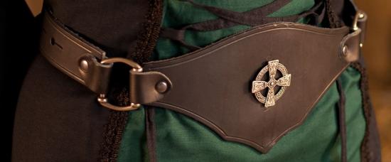 PERA PERIS Miedergrtel mit keltischem Zierniete - Farbe: schwarz