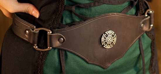 PERA PERIS Miederg�rtel mit keltischem Kreuz - Farbe: schwarz