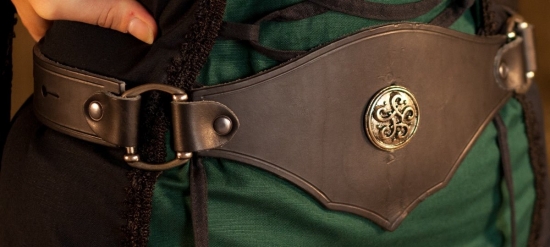 PERA PERIS Miedergrtel mit keltischer Niete - Farbe: dunkelbraun