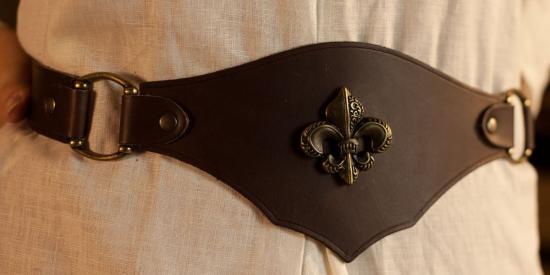 PERA PERIS Miederg�rtel mit Franz�sischer Lilie - Farbe: dunkelbraun