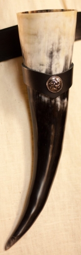 PERA PERIS Trinkhorn mit Halter Keltenknoten ca. 300ml - Farbe: schwarz