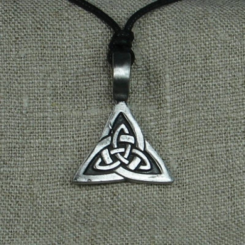 MEGALITH Zinnanh�nger Triquetta