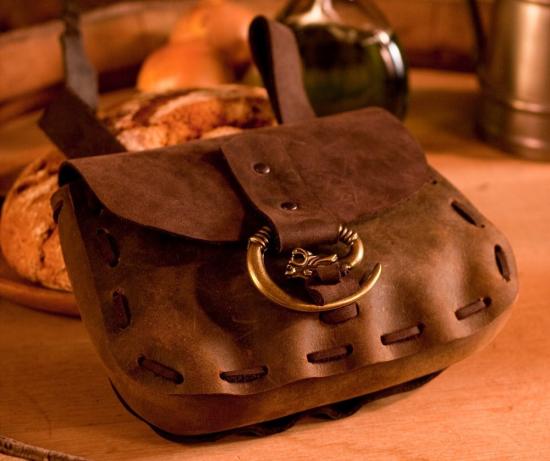 ERZFEINDCOM Mittelalterliche Tasche mit Wolfskopfschlie�e - Farbe: schwarz