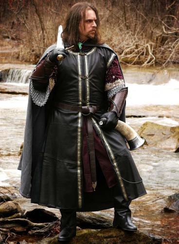 SUPREME REPLICAS Edler Waffenrock aus Leder - Gre: S/M