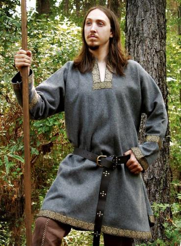 SUPREME REPLICAS Graue Wolltunika mit Bordre - Gre: S/M