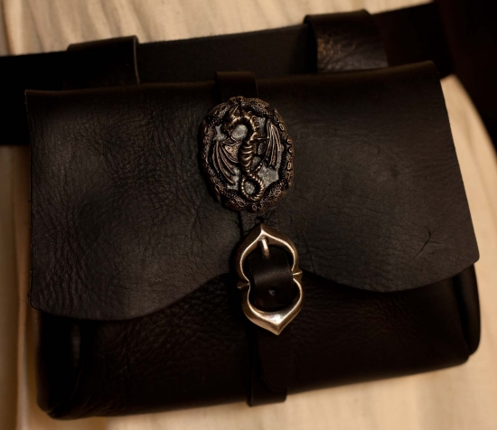 ERZFEINDCOM Schwarze mittelalterliche Ledertasche Drache