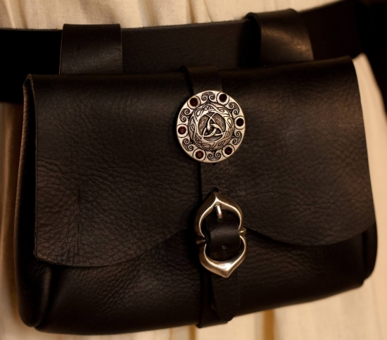 ERZFEINDCOM Schwarze mittelalterliche Ledertasche Sternenring