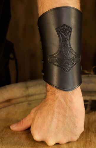 PERA PERIS Armschtzer lang mit Prgung Thor - Farbe: schwarz