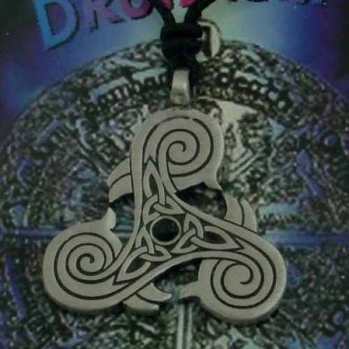 MEGALITH Zinnanh�nger Triskele mit schwarzem Stein