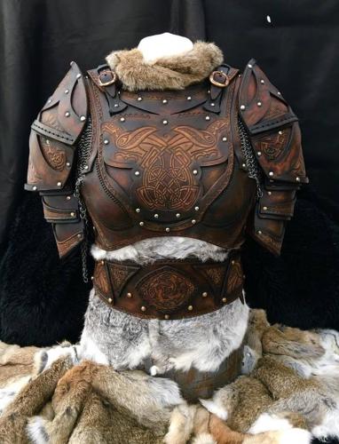 BLACK RAVEN ARMOURY LARP Lederrstung Schildmaid Clanfhrerin - Farbe: grn - Gre: L