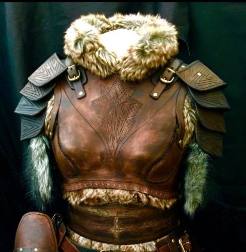 BLACK RAVEN ARMOURY LARP Lederr�stung Schildmaid - Gr��e: M - Farbe: dunkelbraun