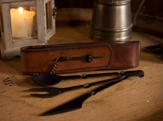 EPIC ARMOURY Mittelalterliches Besteck im Leder-Etui - Farbe: dunkelbraun