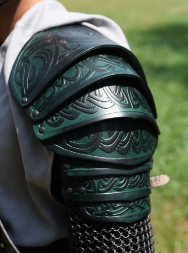BLACK RAVEN ARMOURY LARP Schulterrstung Vendel - Farbe: grn