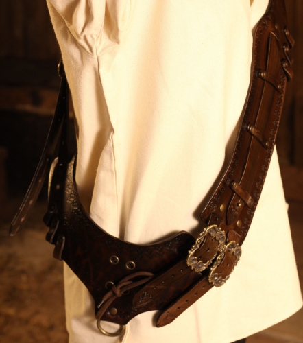 FAUN FORGE Leder-Bandolier fr Linkshnder - Farbe: dunkelbraun