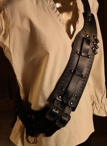 FAUN FORGE Leder-Bandolier fr Linkshnder - Farbe: schwarz