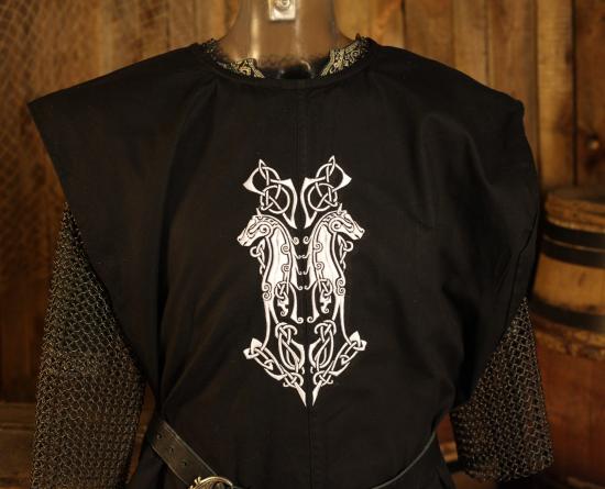 IMEX-MODEN Wappenrock mit Stickerei Pferde - Farbe: schwarz - Gre: Einheitsgre