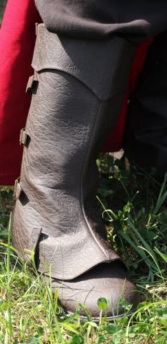 ALTERNATIVE FOOTWEAR Braune Mittelalterstiefel mit Gamaschen - Schuhgre: 47-48