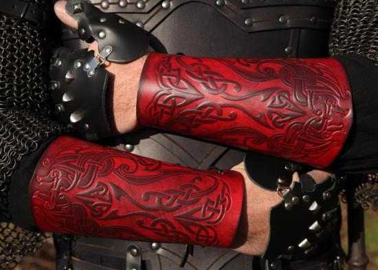 STICKMASCHINE Leder-Armschienen Drachenpr�gung - Farbe: dunkelbraun