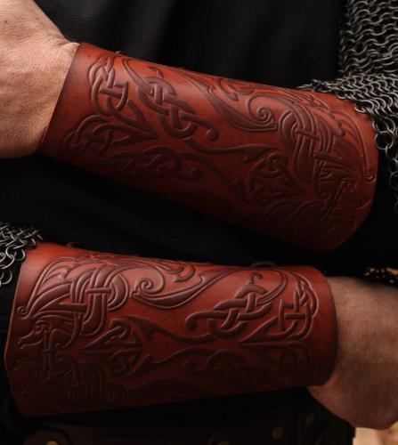 STICKMASCHINE Leder-Armschienen Drachenpr�gung - Farbe: saddle tan