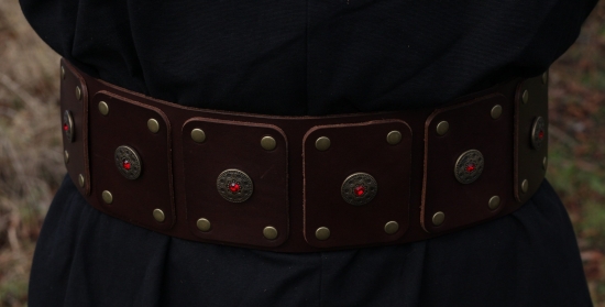 STICKMASCHINE Breitgrtel aus Leder, 10cm, mit Ziernieten - Gre: L/XL - Farbe: dunkelbraun
