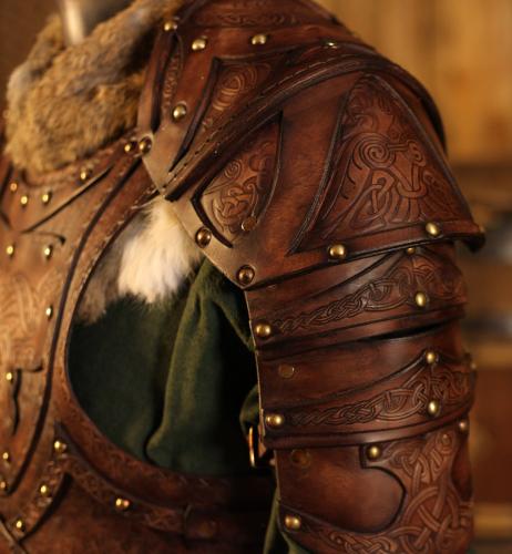 BLACK RAVEN ARMOURY LARP Schulterrstung Odinson - Farbe: saddle tan