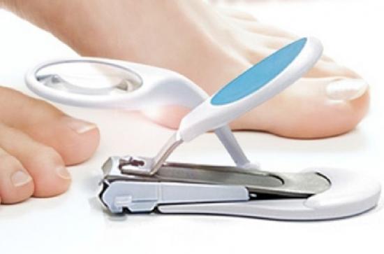InnovaGoods Perfect Nail Clipper LED Nagelknipser mit Lupe
